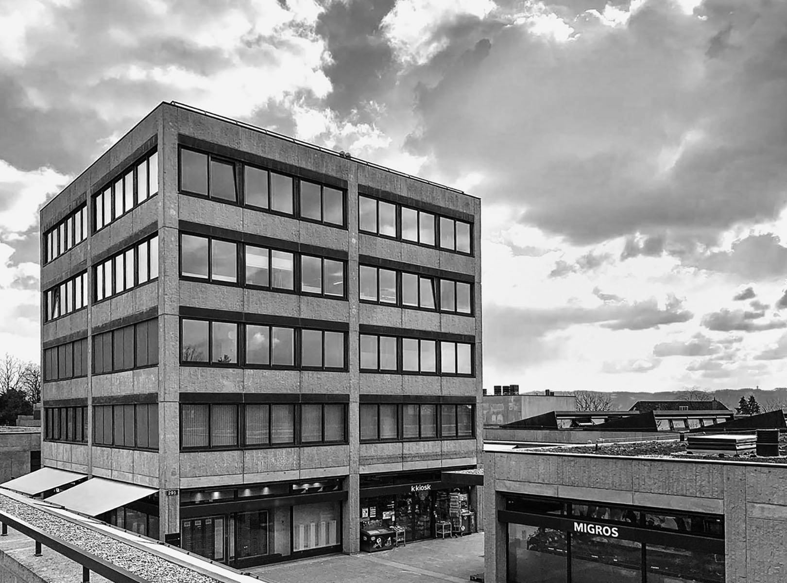 Kontakt & Lage (schwarzweiss)